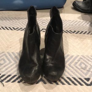 Vialis Leather Bootie